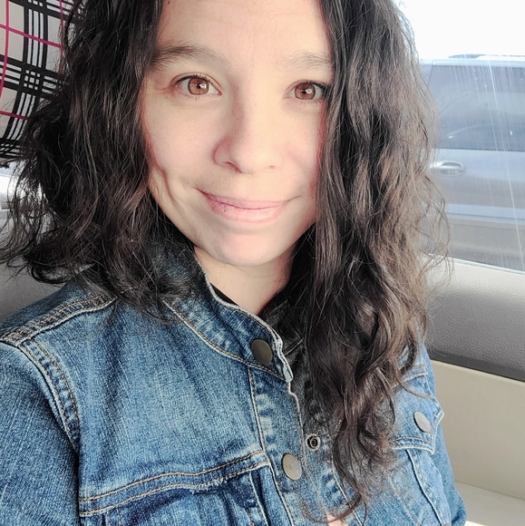 Meet your Posher, Angie - Picture 1 of 2